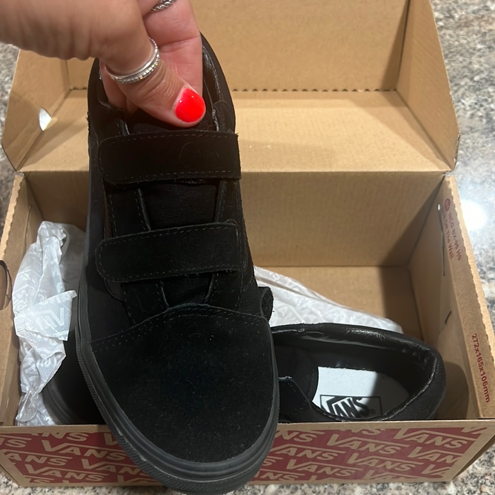 Kids vans brand new never worn 4